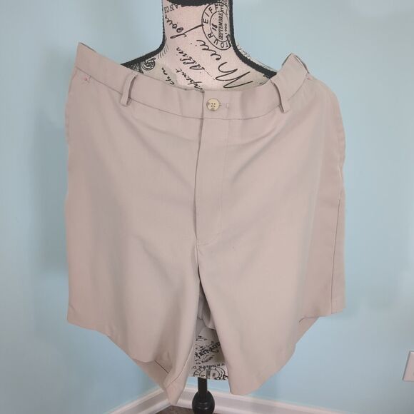 Peter Millar Beige Men's Flat Front Shorts - Picture 1 of 5